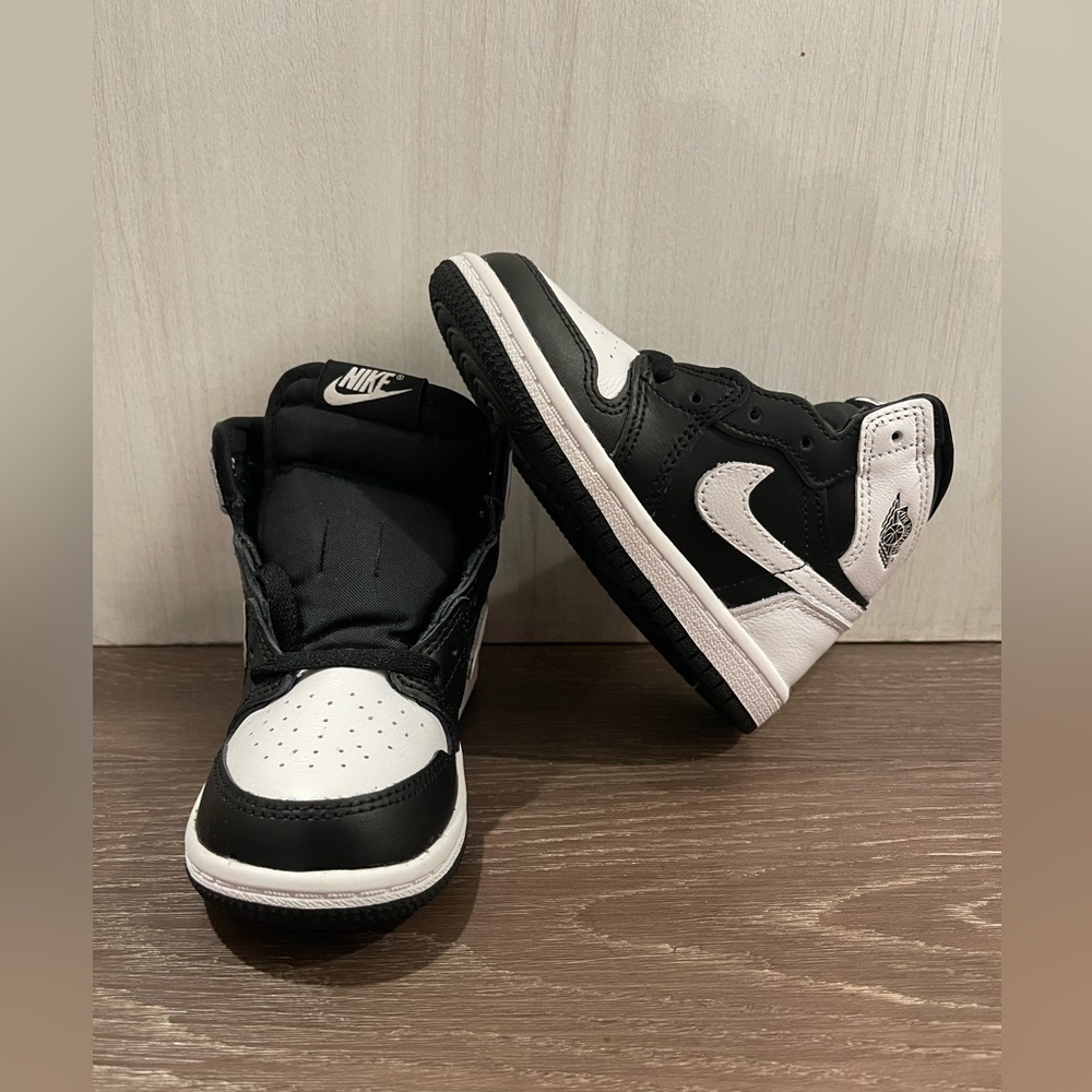 Jordan 1 Retro High OG Black White (TD) - Picture 2 of 9
